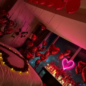 Midnight Scarlet – Ultra Romantic Candle & Balloon Room Decor
