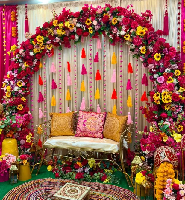 Royal Phoolon Ki Chadar – Mehndi Ceremony Floral Setup - Image 2