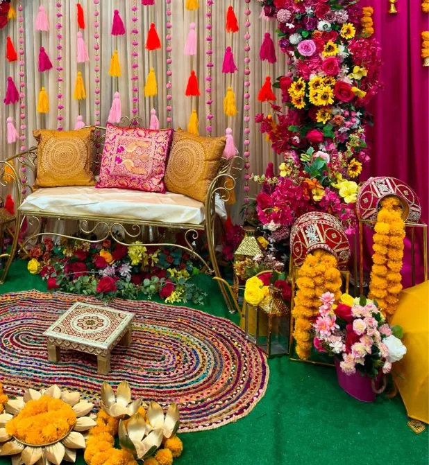 Royal Phoolon Ki Chadar – Mehndi Ceremony Floral Setup - Image 3